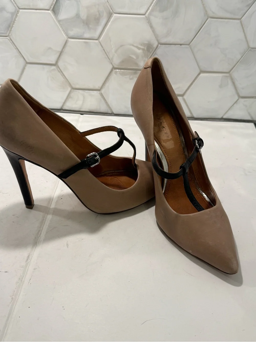 Coach Fulton T Strap Taupe Leather Stiletto Pumps Shoes Sz 5.5 Black Accent